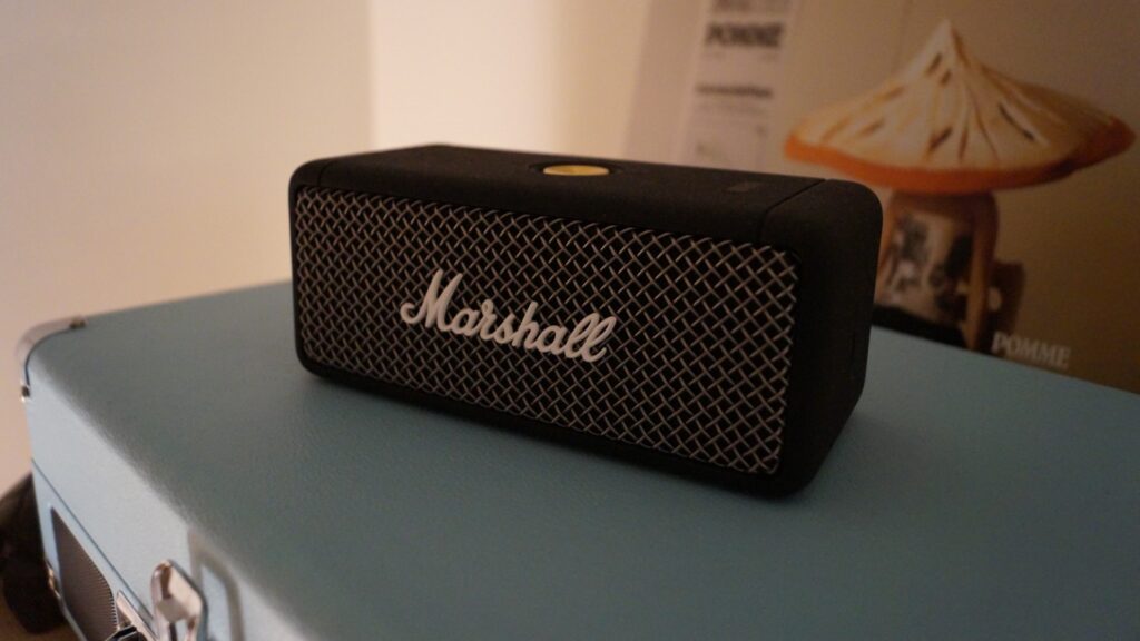 L'enceinte Bluetooth Marshall Emerton. // Source : Numerama / Marcus Dupont-Besnard