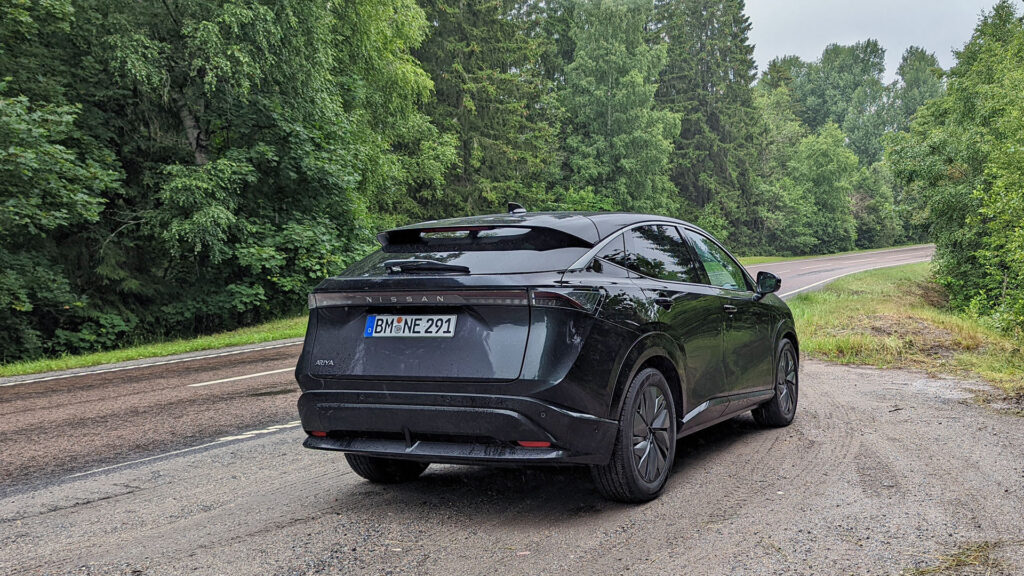 L'arrière du Nissan Ariya est plus musclé // Source : Raphaelle Baut pour Numerama