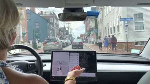 Full Self-Driving Tesla et détection des piétons // Source : Capture vidéo Kim Paquette sur Youtube