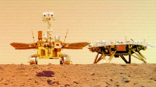Zhurong sur Mars. // Source : CNSA, modifiée avec Canva