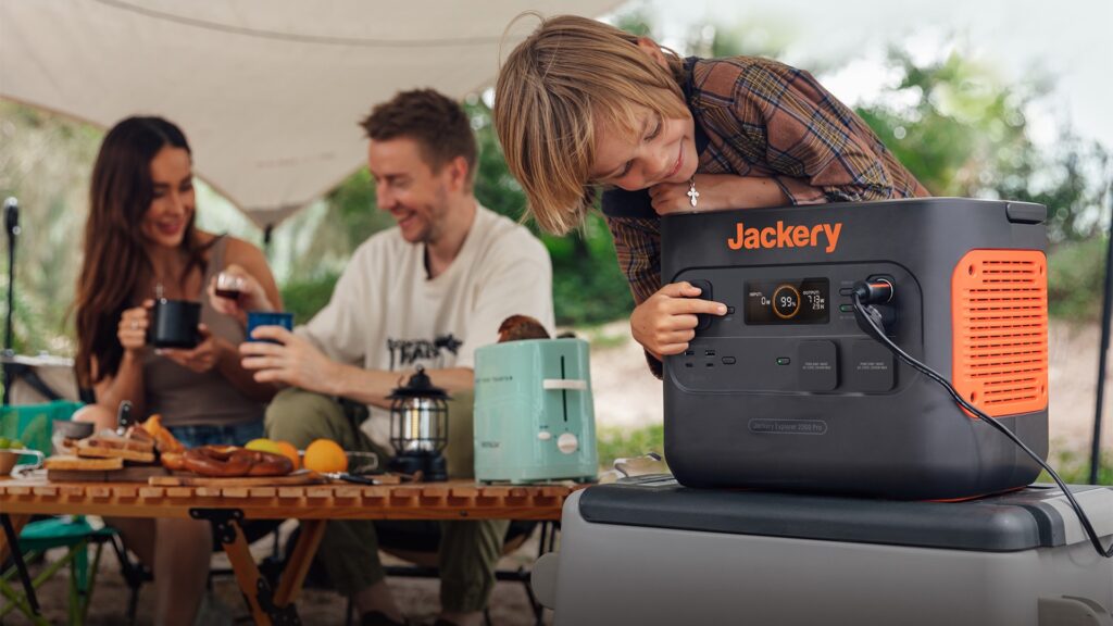 The Jackery 2000 Pro Solar Generator // Source: Jackery