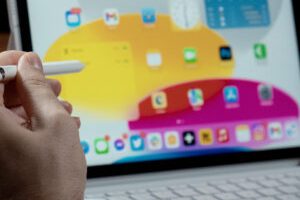 Apple iPad Pro 12,9 (2022) : prix, fiche technique, actualités et test -  Tablettes - Numerama