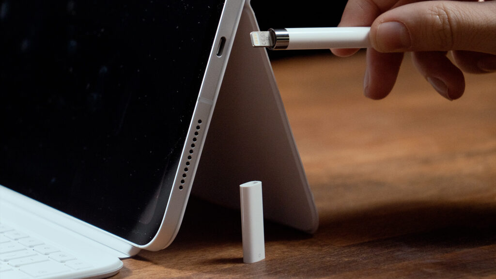 The iPad switches to USB-C, but not the Apple Pencil.  // Source: Thomas Ancelle / Numerama