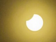 L'éclipse du 25 octobre 2022 vue de Paris. // Source : Rémy Pivois pour Numerama
