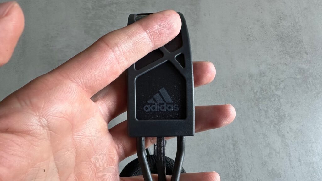 L'arceau du casque Adidas RPT-02 SOL // Source : Maxime Claudel pour Numerama