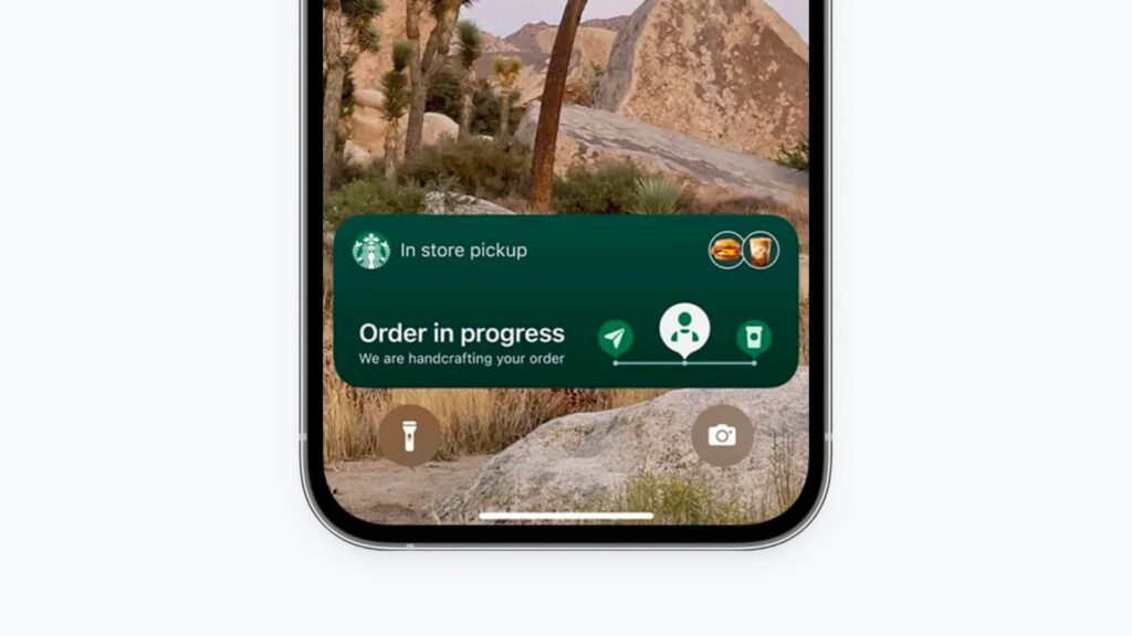 Exemple possible d'une Live Activity sous iOS 16.1. Peu d'applications sont compatibles pour l'instant; // Source : Apple Exemple possible d'une Live Activity sous iOS 16.1. Peu d'applications sont compatibles pour l'instant; // Source : Apple