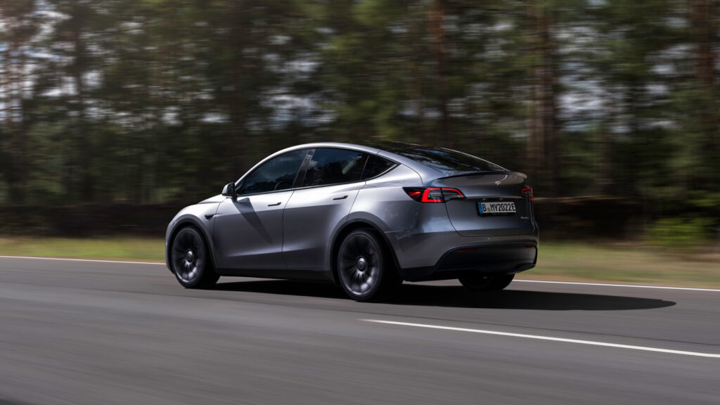 Model Y dans sa nouvelle teinte Quicksilver // Source : Tesla