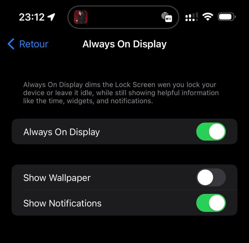 Les réglages de l'always on display dans iOS 16.2, avec une petite faute d'orthographe qui prouve que la fonction a été ajoutée récemment. // Source : Capture Numerama