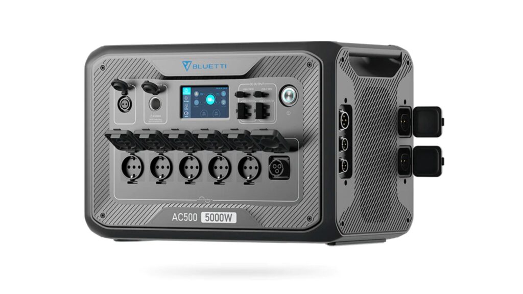 Compact, the AC500 generator still includes 16 sockets.  // Source: Bluetti.