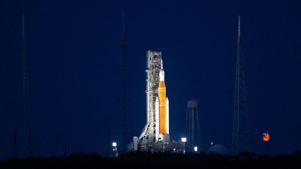 The SLS rocket on November 16, 2022. // Source: Flickr/CC/NASA/Joel Kowsky (cropped photo)