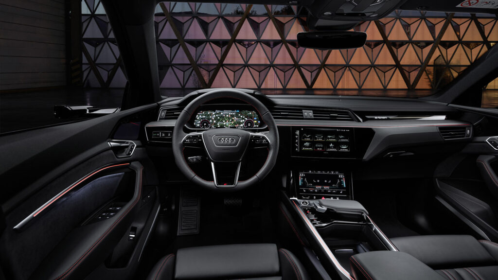 Intérieur du Audi Q8 e-tron // Source : Audi