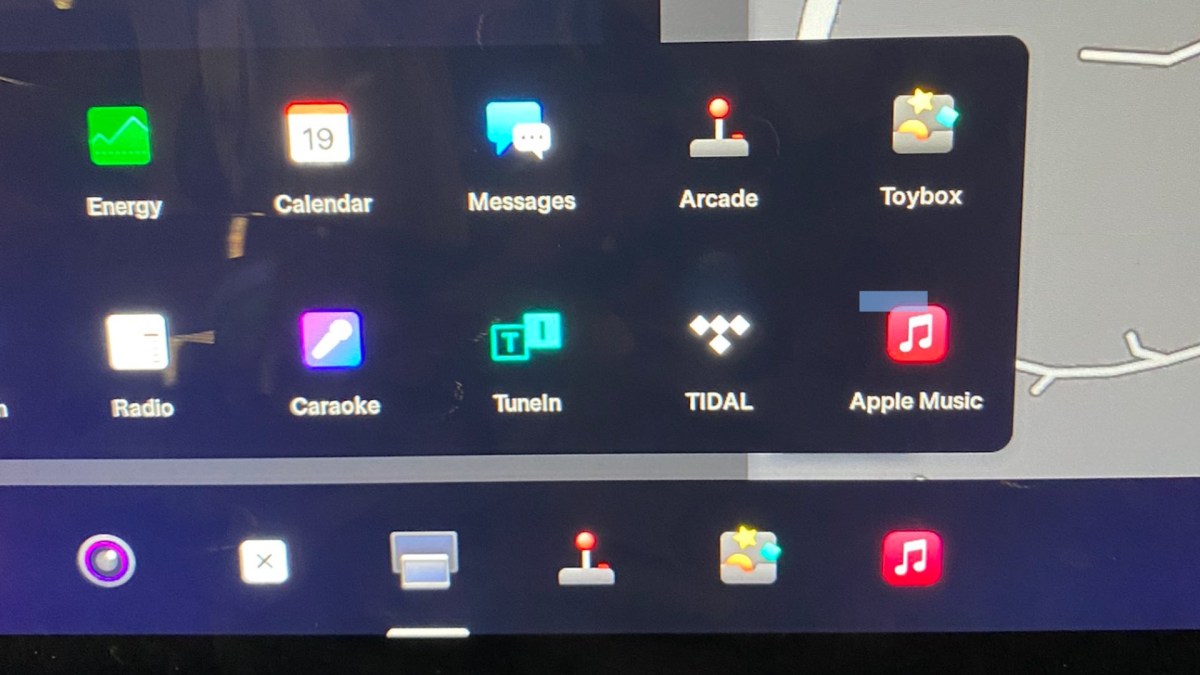 Apple Music dans une voiture Tesla // Source : Twitter Aaron Cash