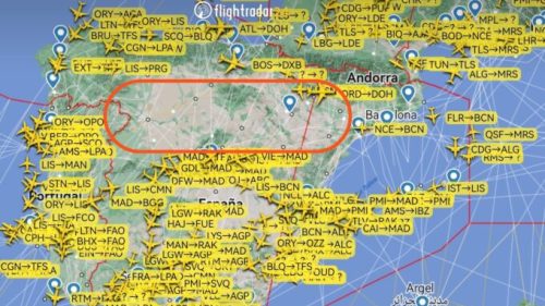 L'espace aérien fermé en Espagne. // Source : Via Twitter @controladores ; annotation Numerama