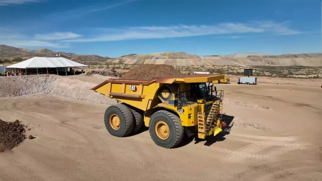 Même les camions miniers de Caterpillar se mettent à l’électrique ! (vidéo) Par Raphaëlle Baut Caterpillar-enginminier-1024x576