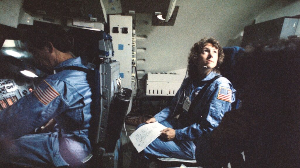 Christa McAuliffe pendant un entrainement en 1985. // Source : Flickr/Nasa (photo recadrée)