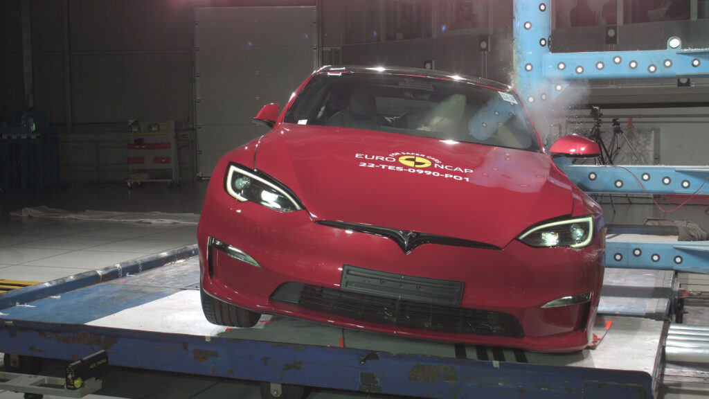 Tesla Model S lors des crash-tests Euro NCAP // Source : Euro NCAP