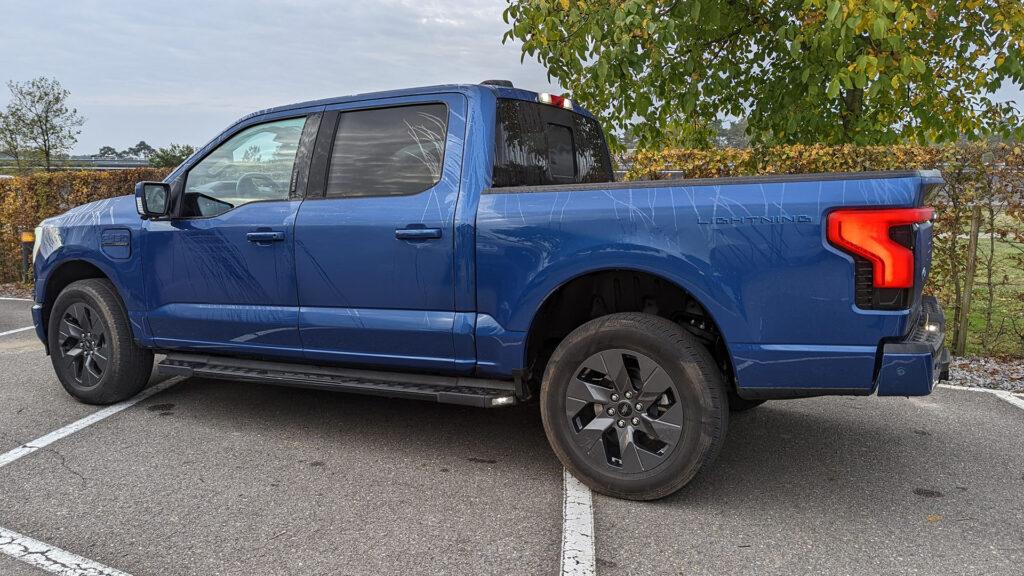 Les 5,9 m de long du Ford F-150 Lightning // Source : Raphaelle Baut