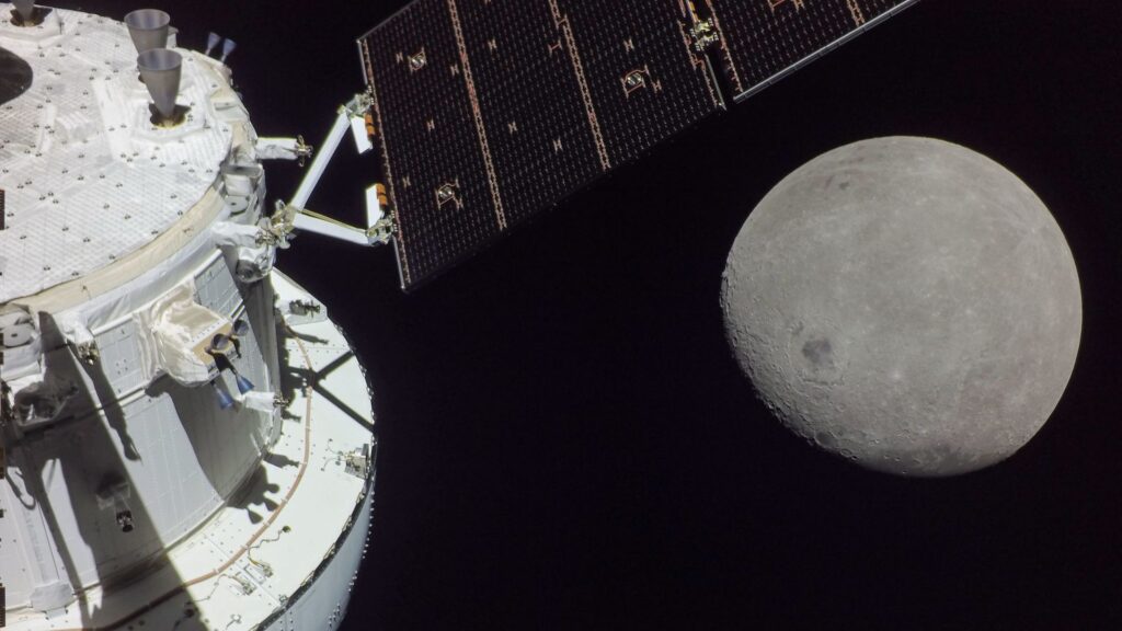 Orion approchant de la Lune. // Source : Flickr/CC/Nasa Orion Spacecraft