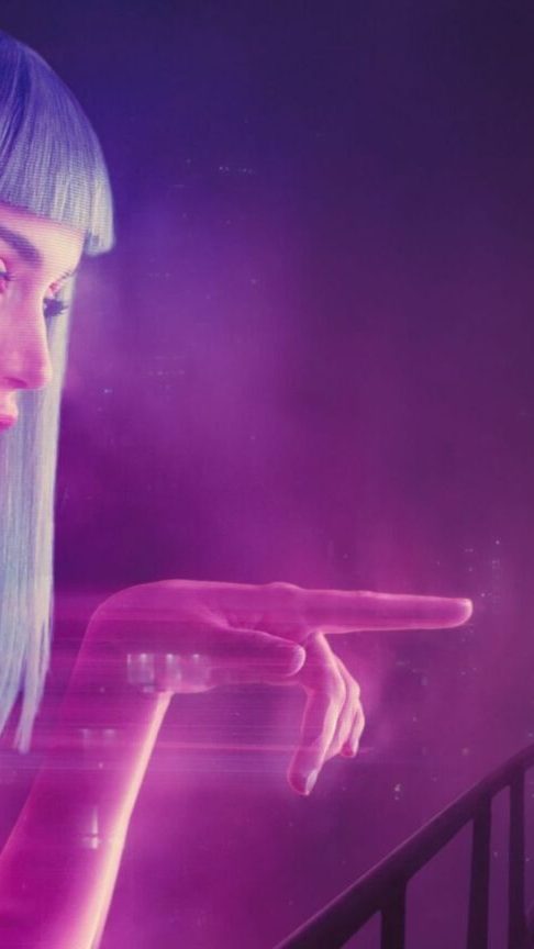 Dans Blade Runner 2049, le héros éprouve des sentiments pour une intelligence artificielle. // Source : Columbia Pictures Dans Blade Runner 2049, le héros éprouve des sentiments pour une intelligence artificielle. // Source : Columbia Pictures
