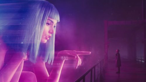 Dans Blade Runner 2049, le héros éprouve des sentiments pour une intelligence artificielle. // Source : Columbia Pictures