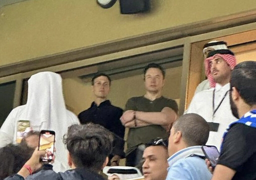 Elon Musk a assisté à la finale de la Coupe du monde avec Jared Kushner. // Source : Twitter