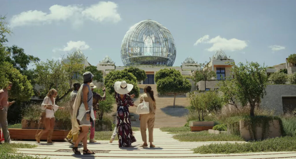 In Glass Onion, the billionaire's headquarters is a giant glass onion // Source: Netflix