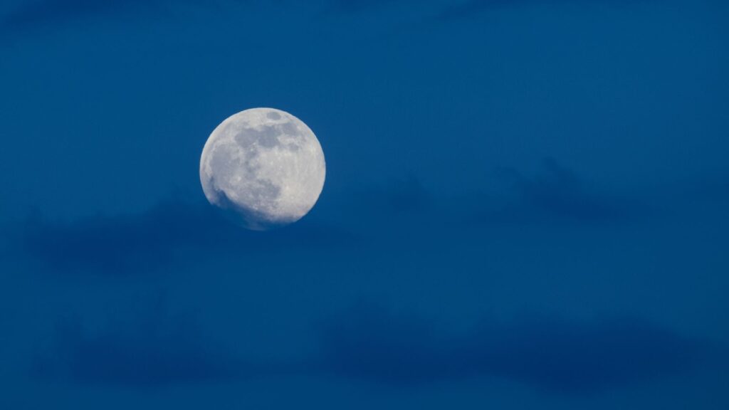 La Lune nous est vraiment indispensable. // Source : Canva