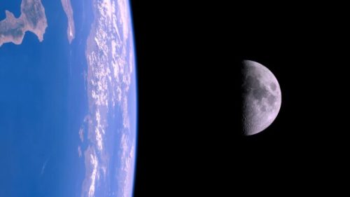 La Terre et la Lune. // Source : Canva