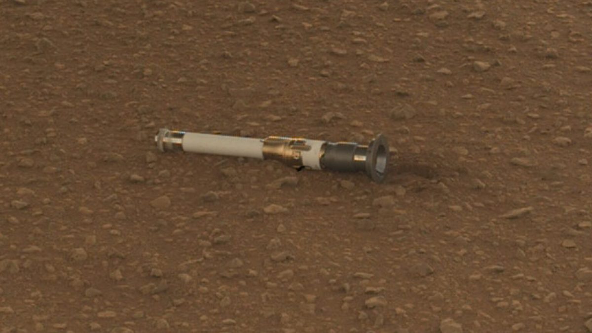 Tube en titane, contenant un échantillon de Mars, relâché par le rover Perseverance. // Source : Nasa