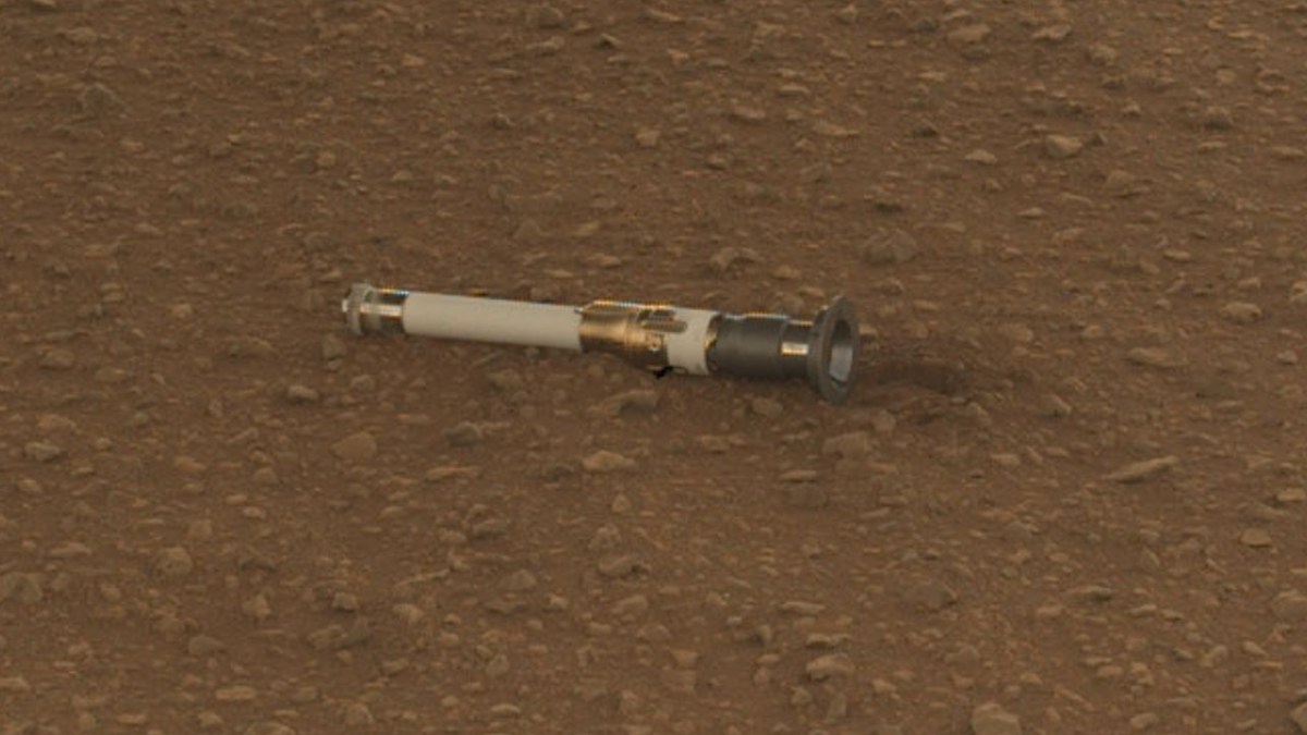 Tube en titane, contenant un échantillon de Mars, relâché par le rover Perseverance. // Source : Nasa