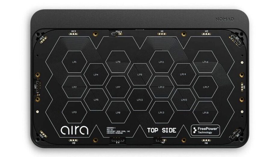 Le Nomad Base Station Pro utilise aussi la technologie FreePower. Chaque hexagone correspond à une bobine de recharge, alors que des chargeurs classiques en auraient seulement 3. // Source : Nomad Le Nomad Base Station Pro utilise aussi la technologie FreePower. Chaque hexagone correspond à une bobine de recharge, alors que des chargeurs classiques en auraient seulement 3. // Source : Nomad