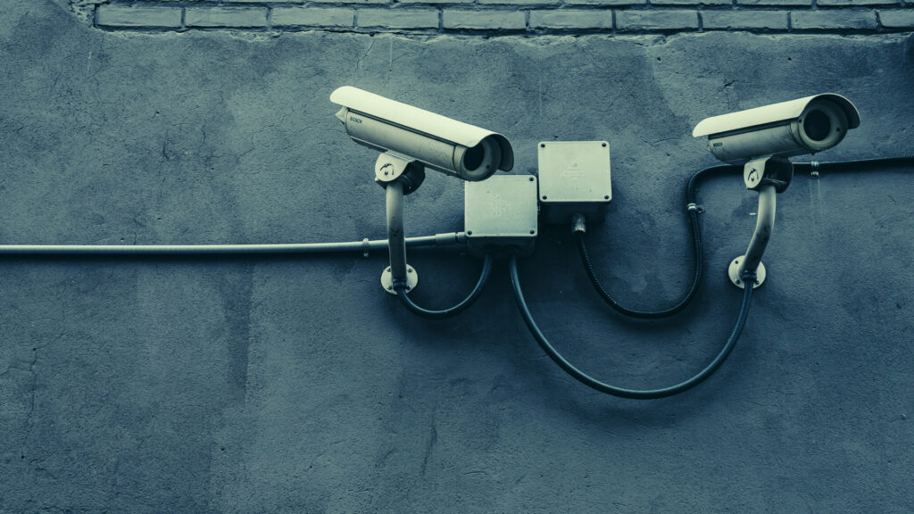 Security cameras are vulnerable connected objects.  // Source: Unsplash