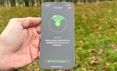 L'interface du détecteur de satellite. Il faut pointer son iPhone en direction du point, qui correspond au satellite. // Source : Numerama L'interface du détecteur de satellite. Il faut pointer son iPhone en direction du point, qui correspond au satellite. // Source : Numerama