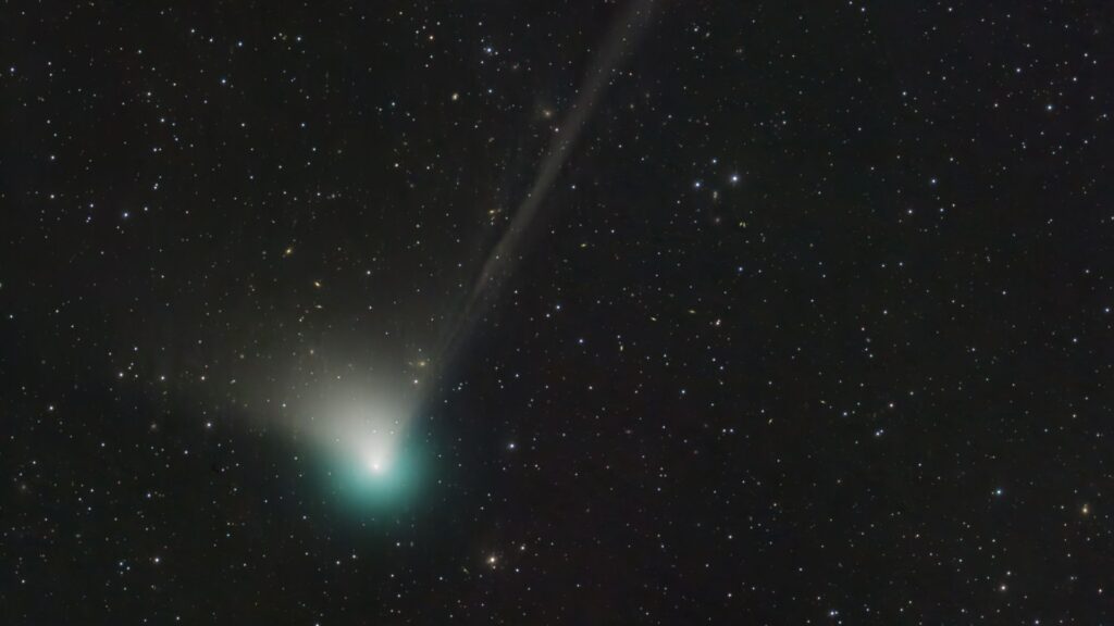 Comet 2022 E3 (ZTF).  // Source: Dan Bartlett