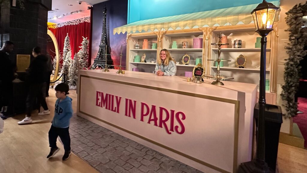 Les Américains adorent l'espace Emily in Paris. // Source : Numerama