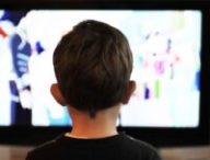 Faut-il limiter le temps d'exposition aux écrans des enfants ?  // Source : Canva