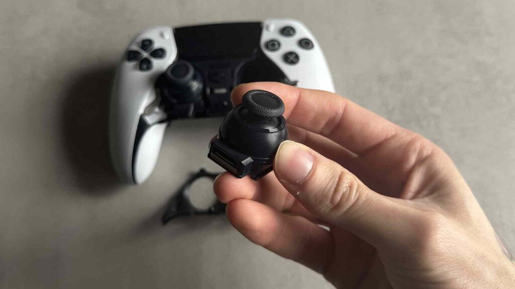 La DualSense Edge de Sony pour PS5 // Source : Maxime Claudel pour Numerama La DualSense Edge de Sony pour PS5 // Source : Maxime Claudel pour Numerama