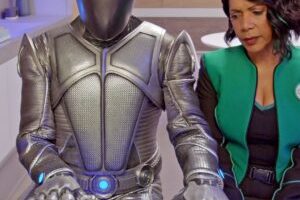 Isaac et Claire dans The Orville. // Source : Disney+/Hulu