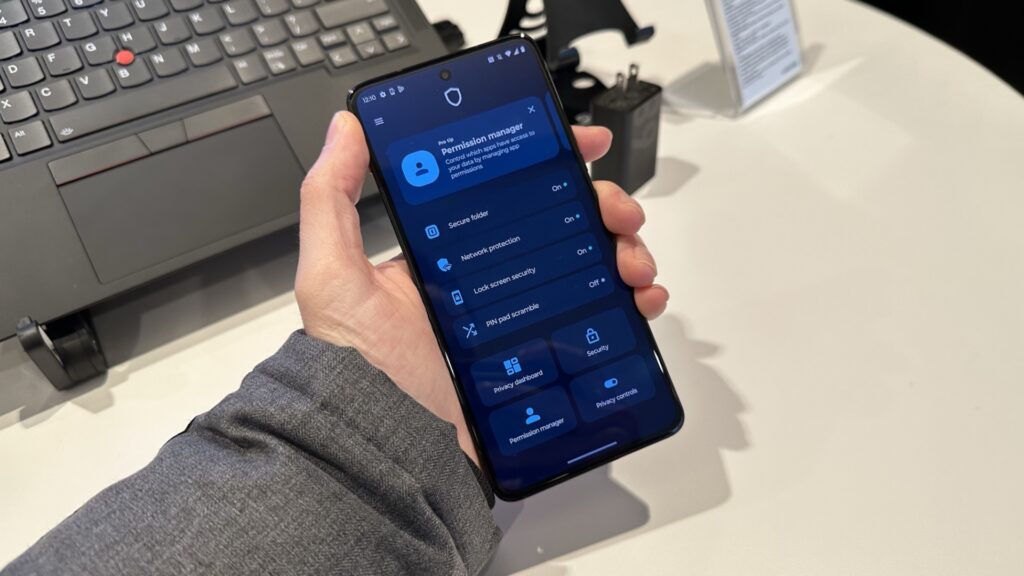 Une des applications de sécurité préinstallées sur le ThinkPhone. // Source : Numerama
