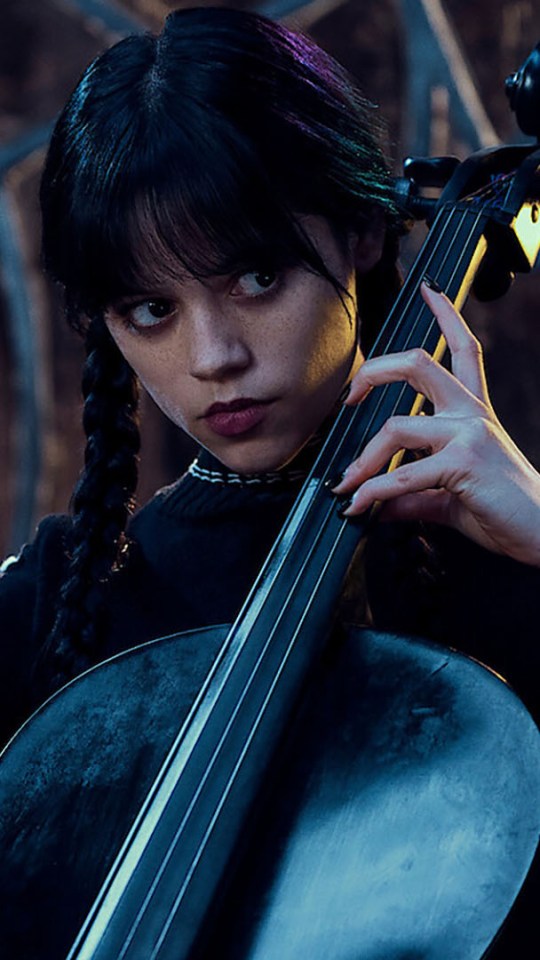 Mercredi et son fameux violoncelle // Source : Netflix