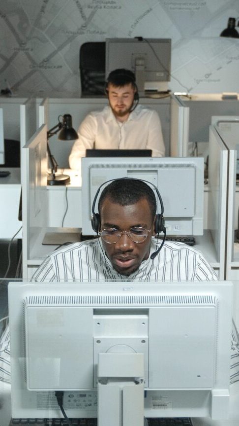 Des membres d'un call center // Source : Pexels
