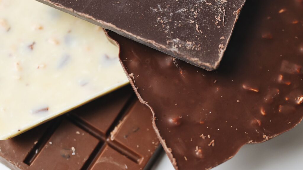 Chocolate bars are greased with fat.  // Source: Polina Tankelevich / Canva