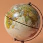 Un globe terrestre. // Source : Canva