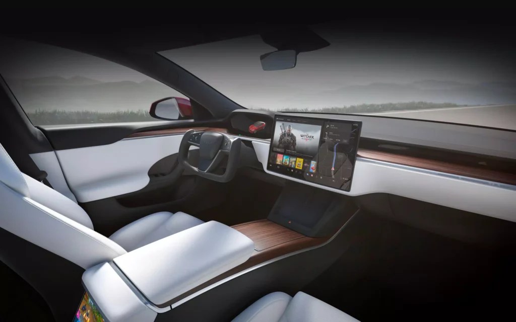 Le luxueux tableau de bord de la Tesla Model S Plaid 2022 // Source : Tesla