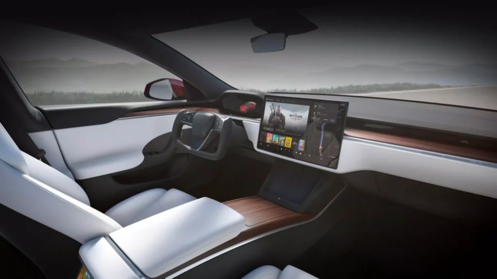 Le luxueux tableau de bord de la Tesla Model S Plaid 2022 // Source : Tesla