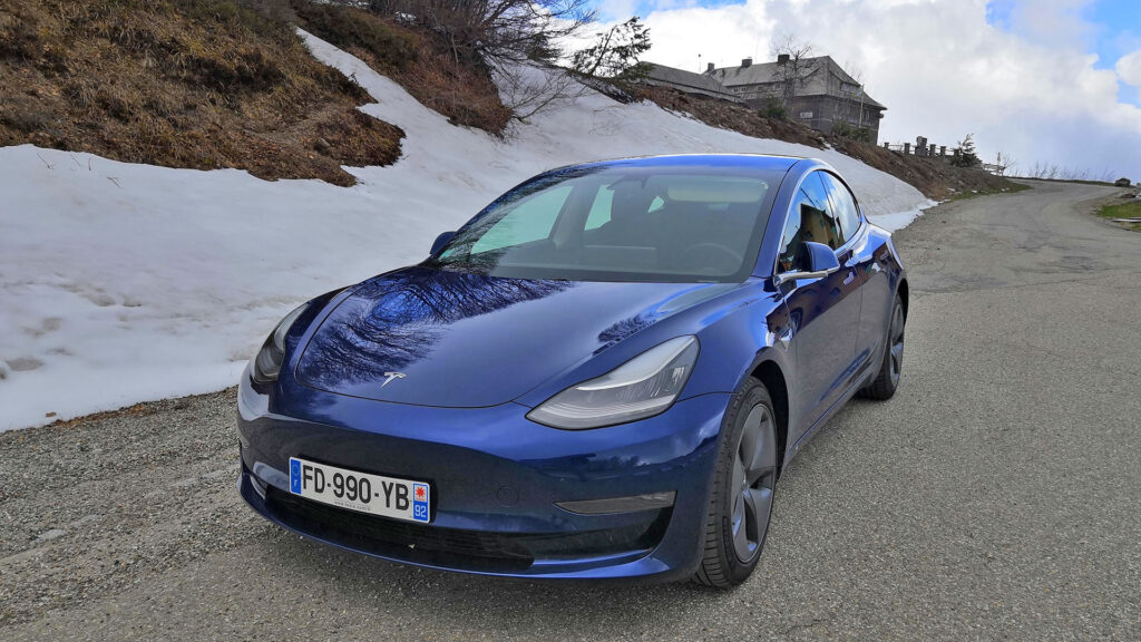Tesla Model 3 en hiver // Source : Raphaelle Baut Tesla Model 3 en hiver // Source : Raphaelle Baut