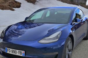 Tesla Model 3 en hiver // Source : Raphaelle Baut