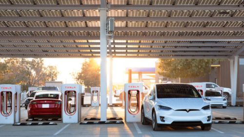 Tesla en supercharge // Source : Tesla