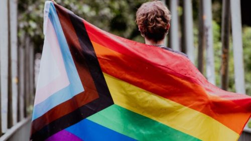 Drapeau LGBTQ+  // Source : Canva