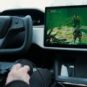 Playing Elden Ring in Tesla Model S plaid // Source: Thomas Ancelle for Numerama Playing Elden Ring in Tesla Model S plaid // Source: Thomas Ancelle for Numerama
